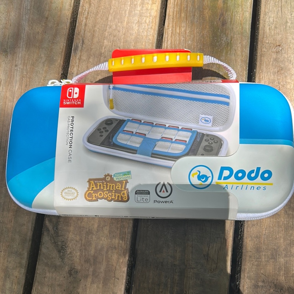 Nintendo Animal Crossing Dodo Airlines Blue and White Switch/Switch Lite Case